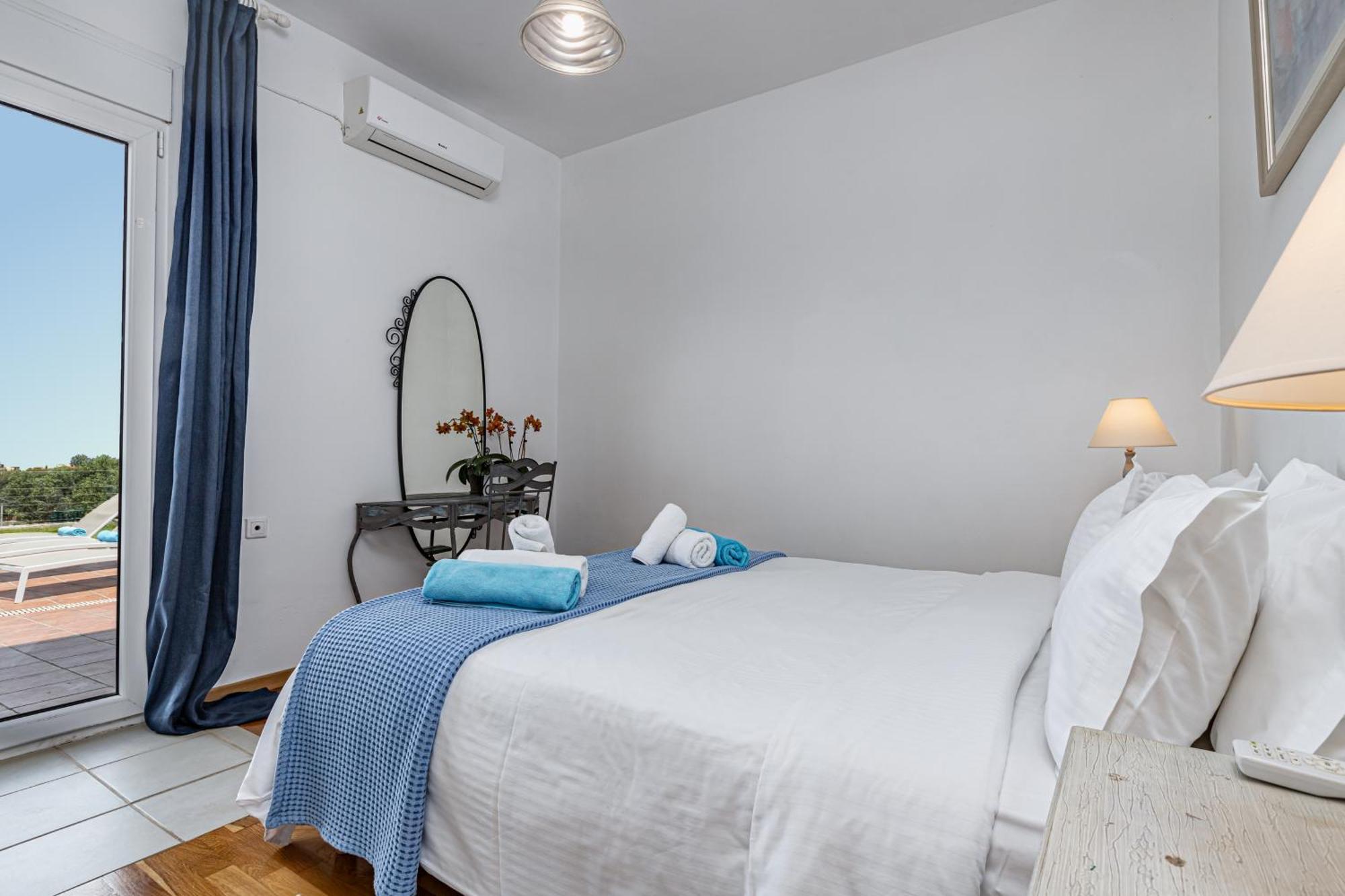 Dimitra Apartment With Private Pool And Sea View -The Ground Floor Of A Two Storey Building Даратсо Экстерьер фото