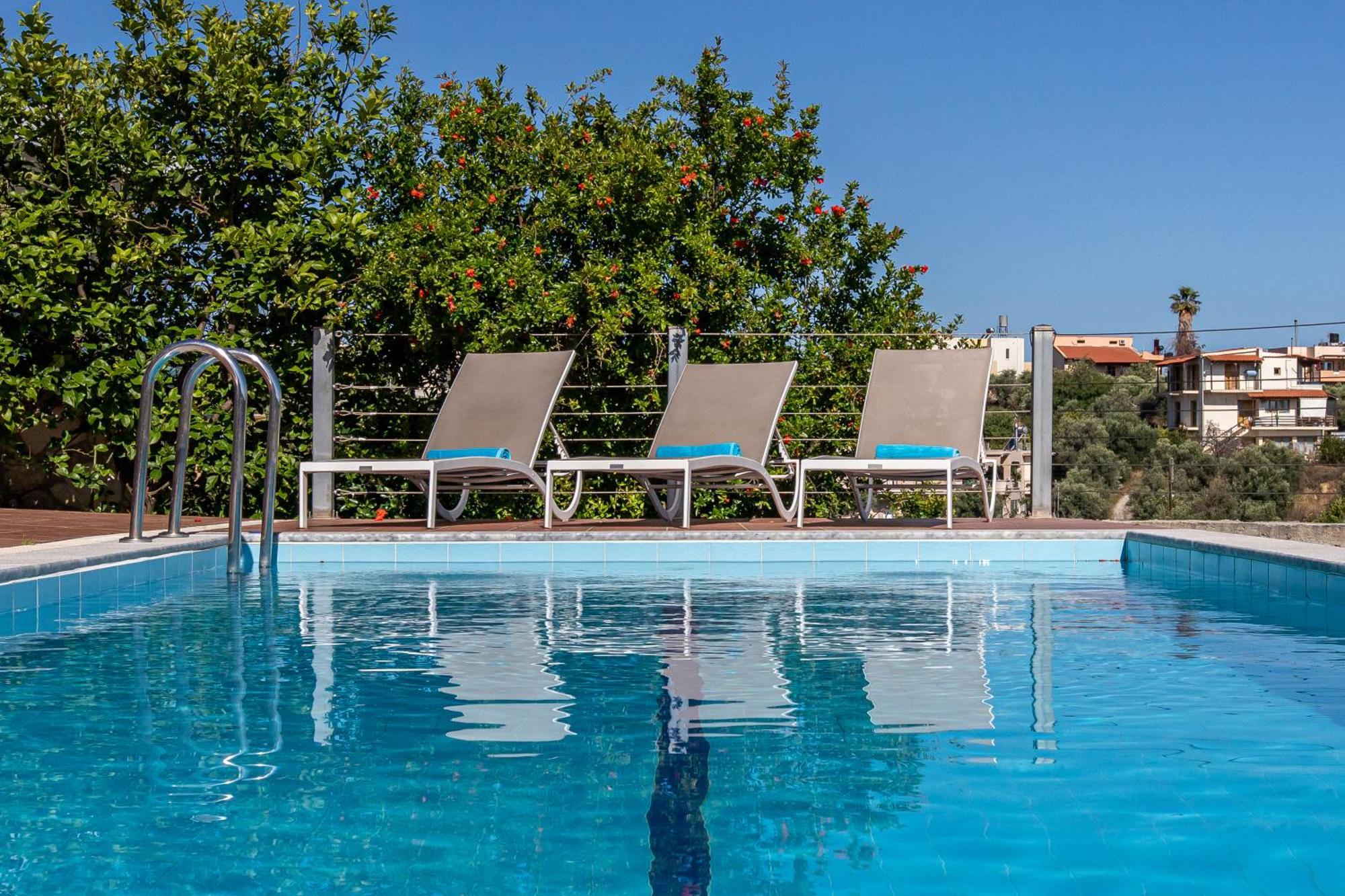 Dimitra Apartment With Private Pool And Sea View -The Ground Floor Of A Two Storey Building Даратсо Экстерьер фото